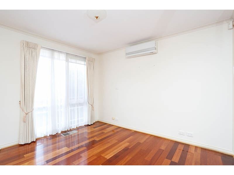 2/3 Hinkler road, Glen Waverley VIC 3150