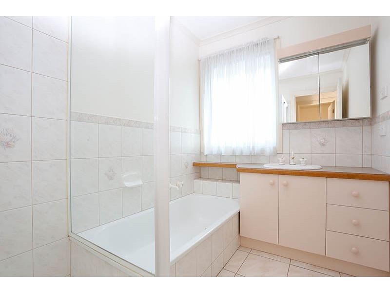 2/3 Hinkler road, Glen Waverley VIC 3150