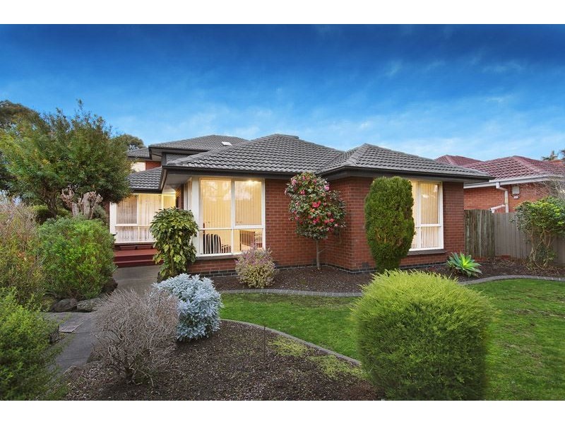135 Watsons Road, Glen Waverley VIC 3150