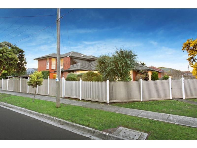 135 Watsons Road, Glen Waverley VIC 3150