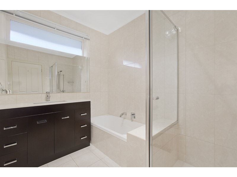 135 Watsons Road, Glen Waverley VIC 3150