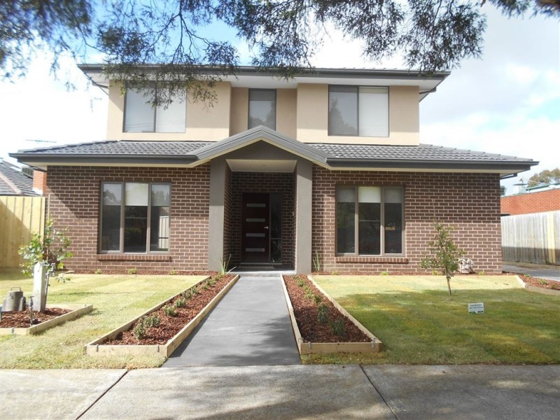 1/2 Folkestone Road, Glen Waverley VIC 3150