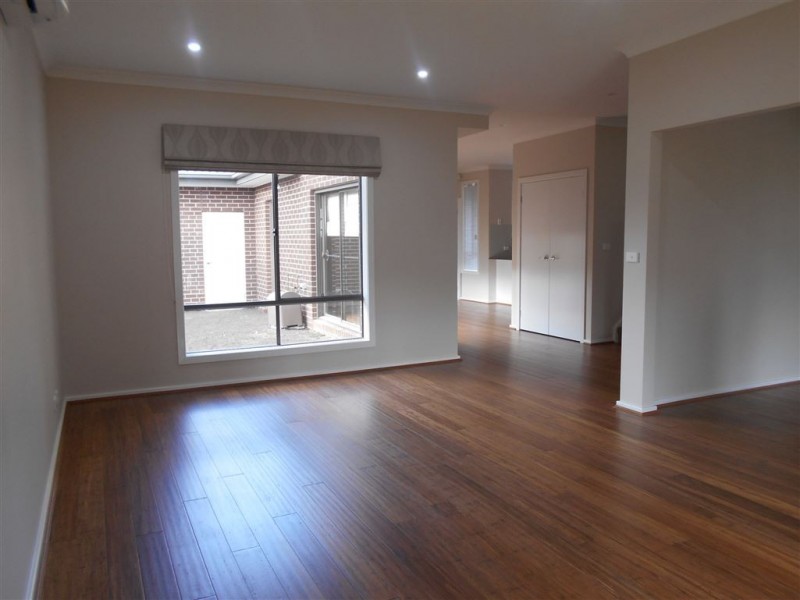 1/2 Folkestone Road, Glen Waverley VIC 3150