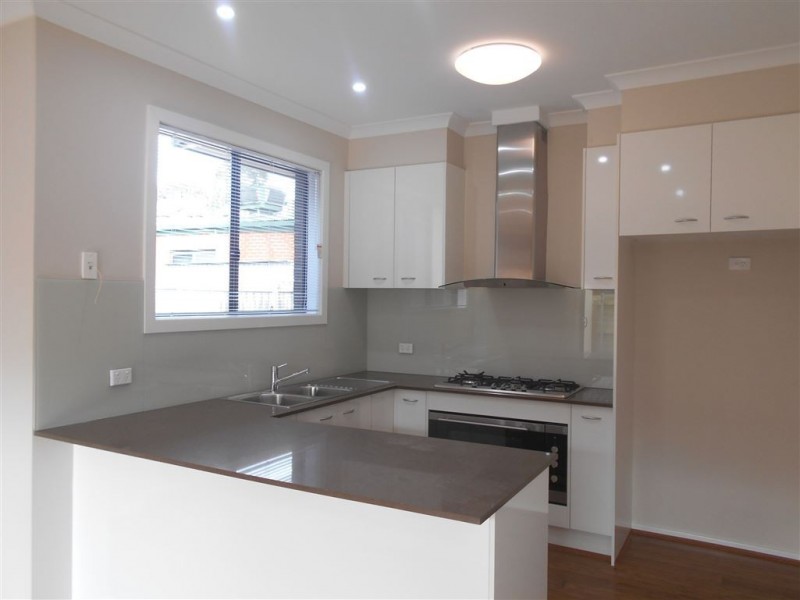 1/2 Folkestone Road, Glen Waverley VIC 3150