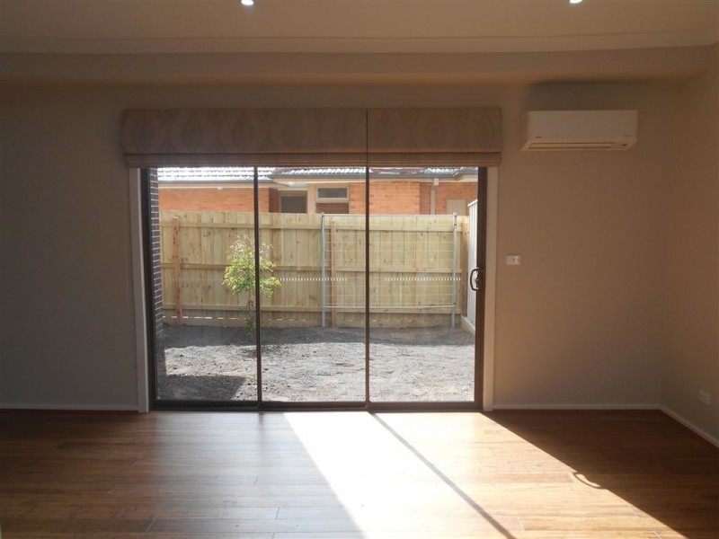 1/2 Folkestone Road, Glen Waverley VIC 3150