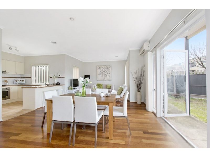 1/22 Tulloch Grove, Glen Waverley VIC 3150