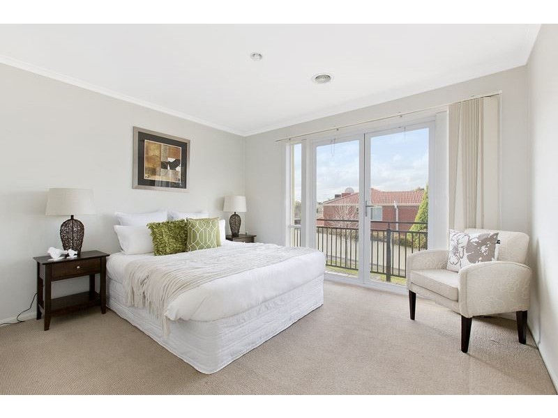 1/22 Tulloch Grove, Glen Waverley VIC 3150