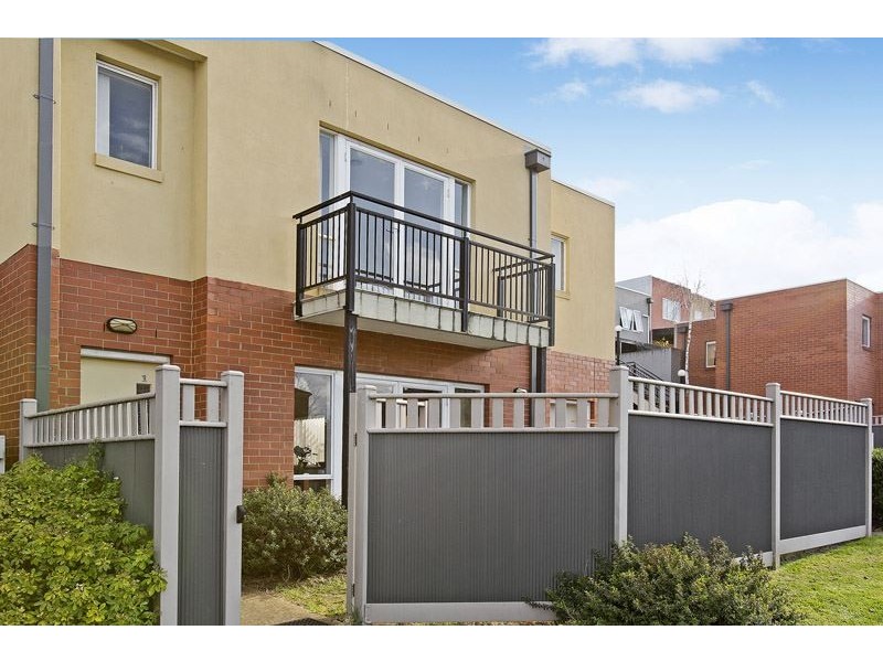 1/22 Tulloch Grove, Glen Waverley VIC 3150