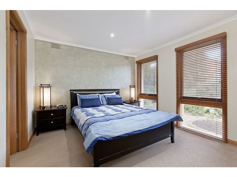 2 Harlingford Court, Wheelers Hill VIC 3150