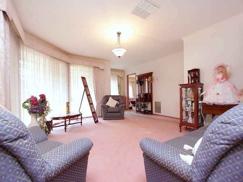 9 Watsons Road, Glen Waverley VIC 3150