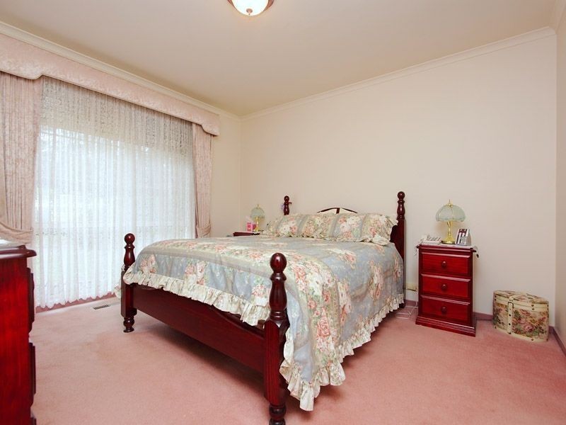 9 Watsons Road, Glen Waverley VIC 3150