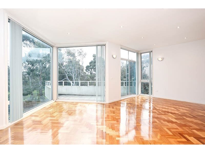 94 Oakpark Drive, Chadstone VIC 3148