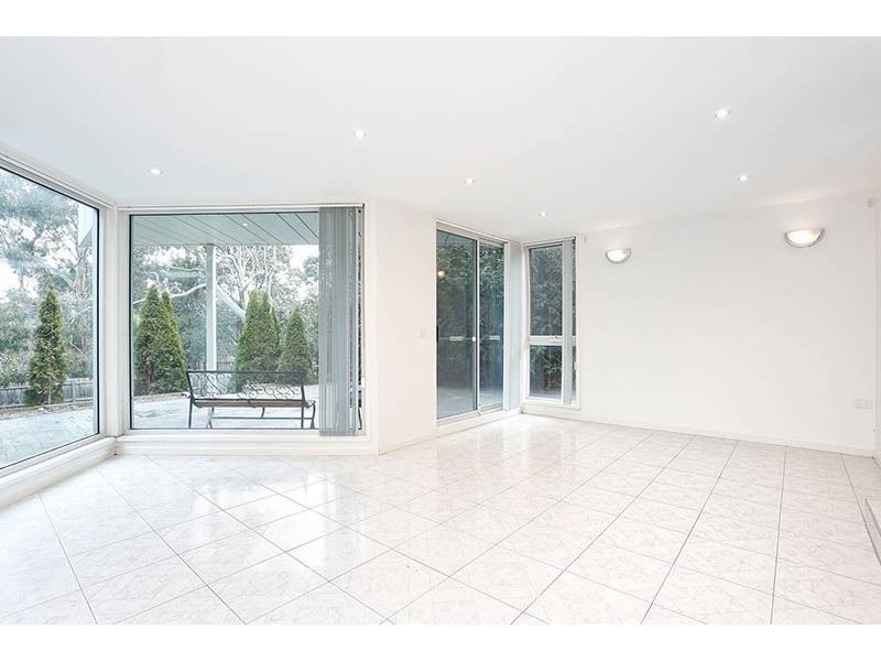 94 Oakpark Drive, Chadstone VIC 3148