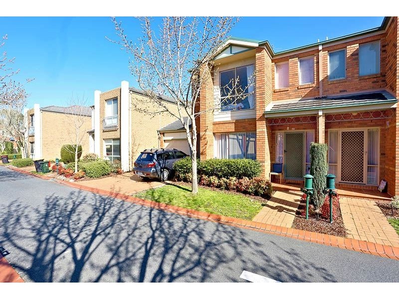 17 Larkspur Cct, Glen Waverley VIC 3150