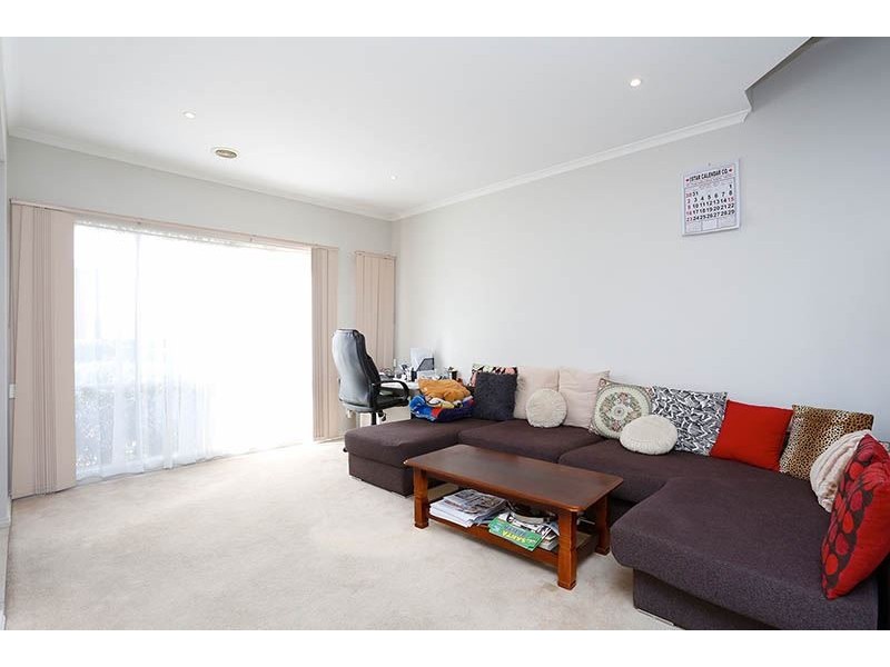 17 Larkspur Cct, Glen Waverley VIC 3150