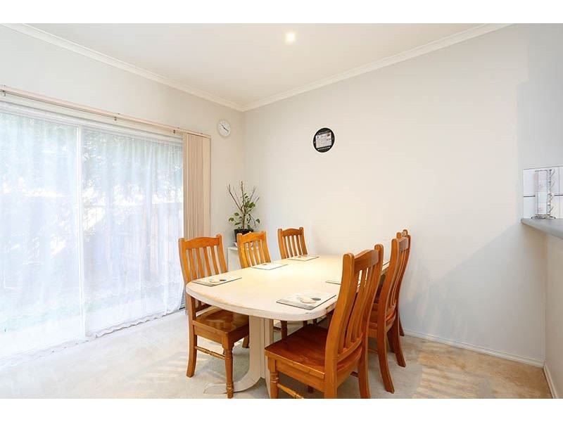 17 Larkspur Cct, Glen Waverley VIC 3150