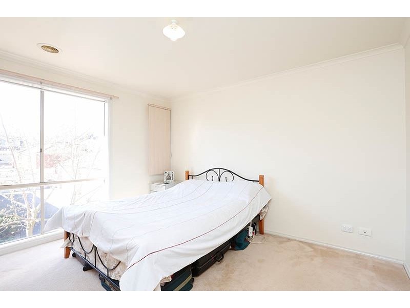 17 Larkspur Cct, Glen Waverley VIC 3150