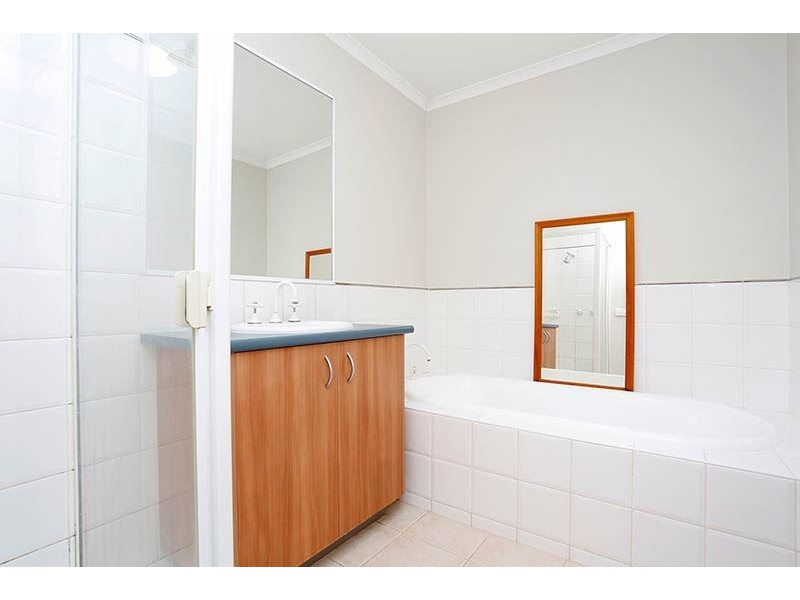 17 Larkspur Cct, Glen Waverley VIC 3150