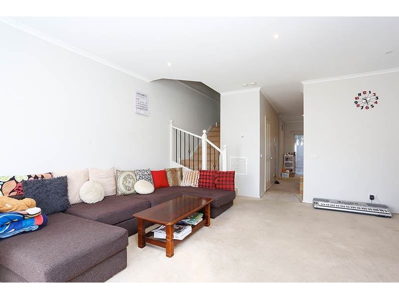 17 Larkspur Cct, Glen Waverley VIC 3150