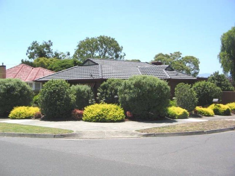 16 Arianne Ave, Glen Waverley VIC 3150