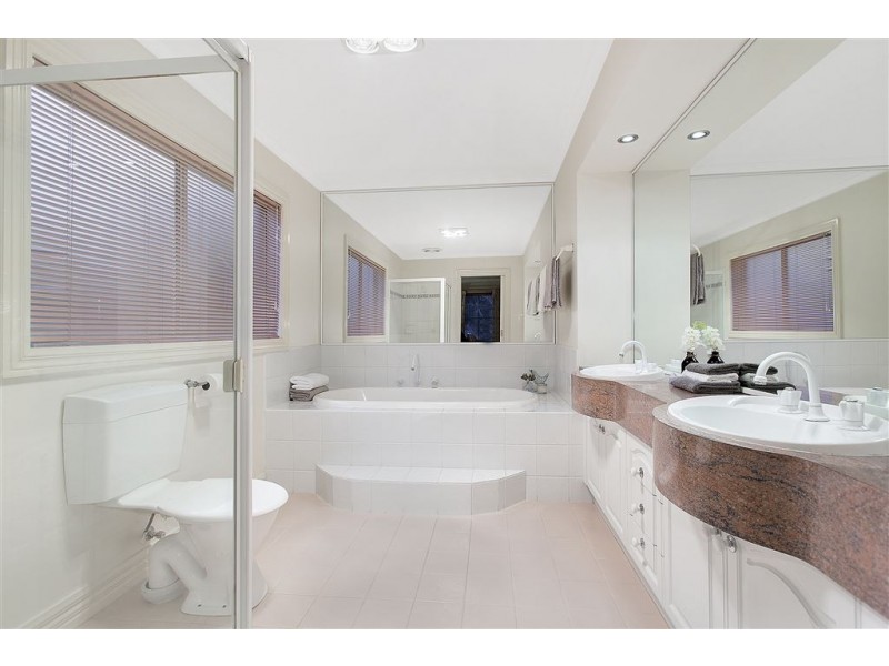 9 Peartree Way, Glen Waverley VIC 3150