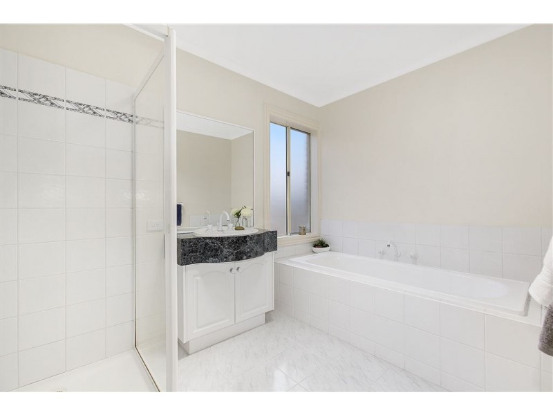 9 Peartree Way, Glen Waverley VIC 3150