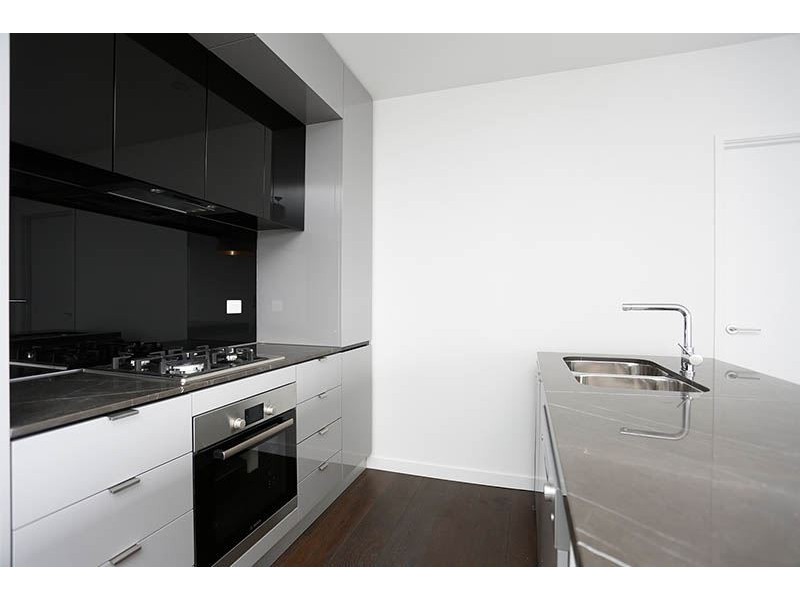 303/5 Sovereign Point Crt, Doncaster VIC 3108