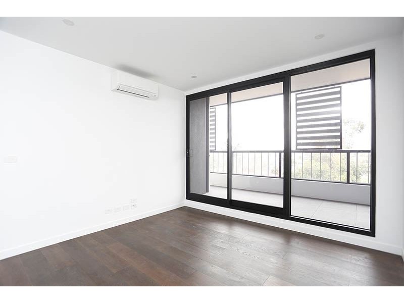 303/5 Sovereign Point Crt, Doncaster VIC 3108
