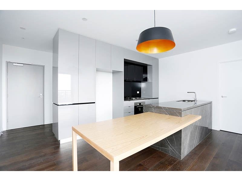 303/5 Sovereign Point Crt, Doncaster VIC 3108