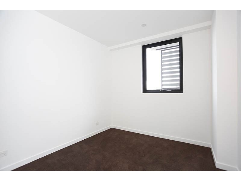 303/5 Sovereign Point Crt, Doncaster VIC 3108