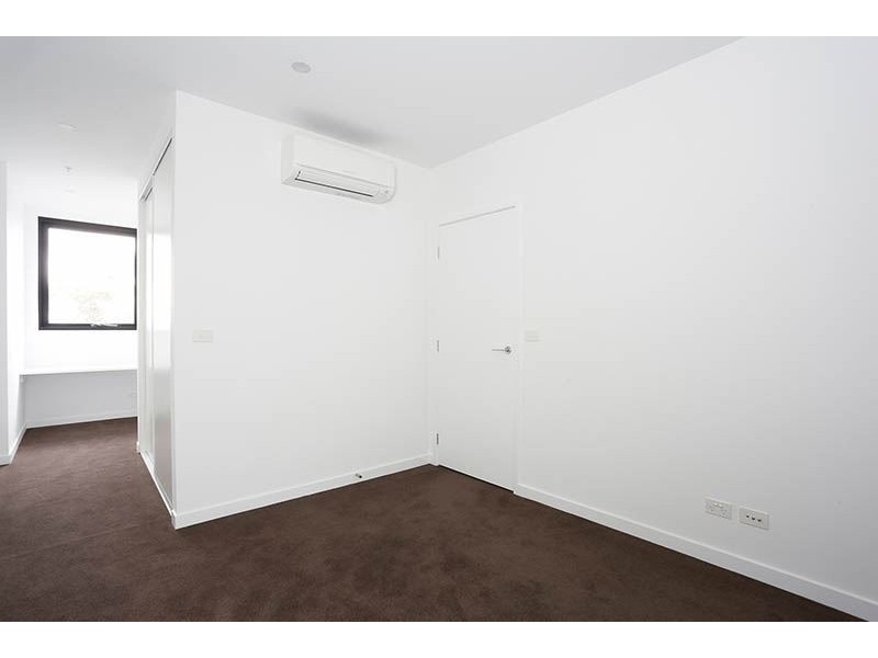 303/5 Sovereign Point Crt, Doncaster VIC 3108