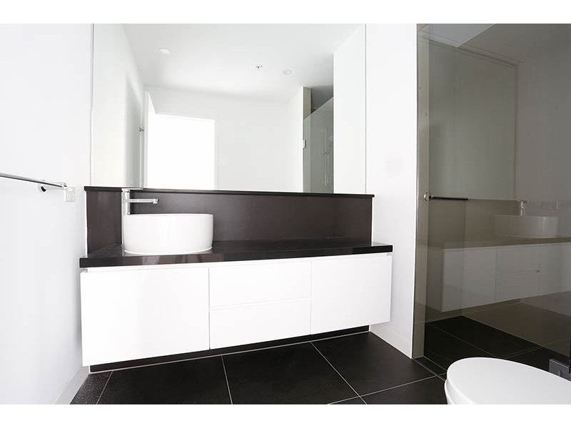 303/5 Sovereign Point Crt, Doncaster VIC 3108