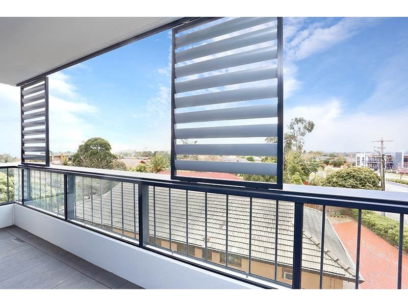 303/5 Sovereign Point Crt, Doncaster VIC 3108