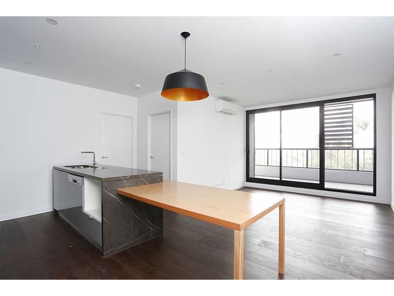 303/5 Sovereign Point Crt, Doncaster VIC 3108
