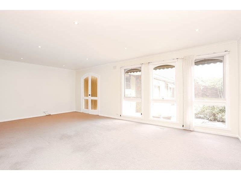 32 Paxton Drive, Glen Waverley VIC 3150