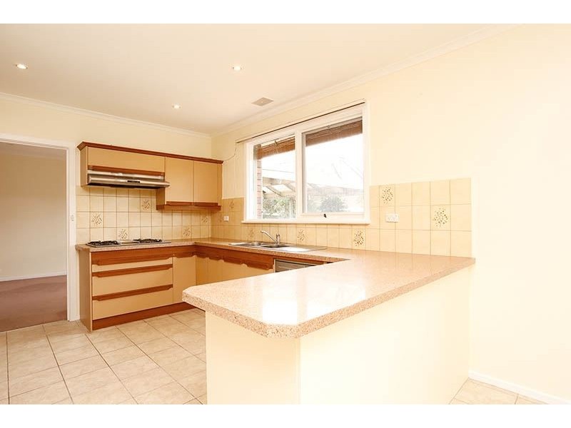 32 Paxton Drive, Glen Waverley VIC 3150
