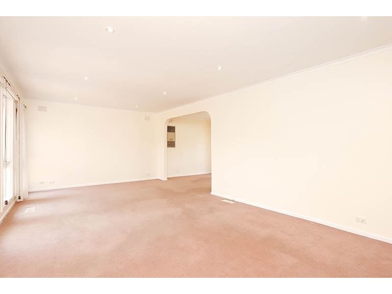 32 Paxton Drive, Glen Waverley VIC 3150