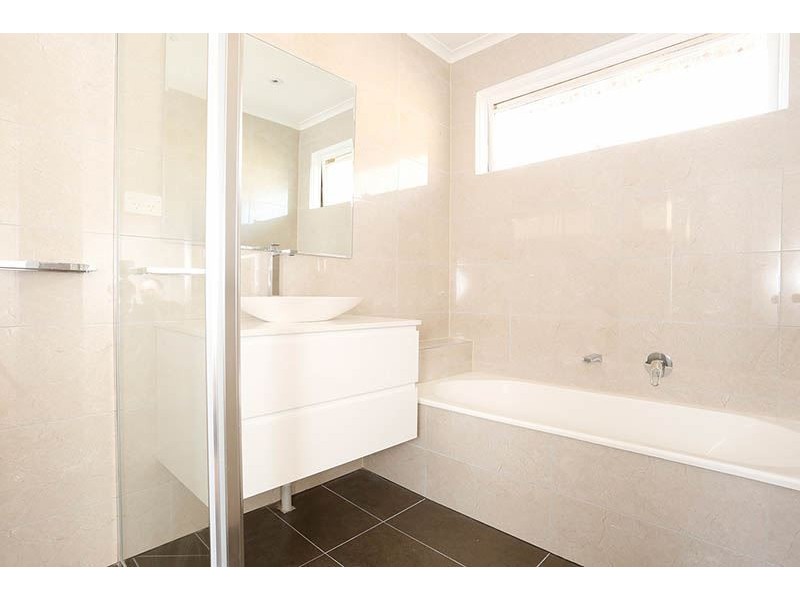 32 Paxton Drive, Glen Waverley VIC 3150