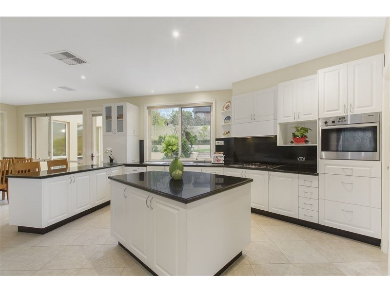 25 Aurisch Avenue, Glen Waverley VIC 3150