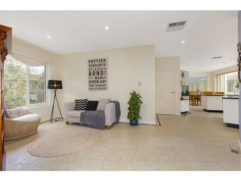 25 Aurisch Avenue, Glen Waverley VIC 3150