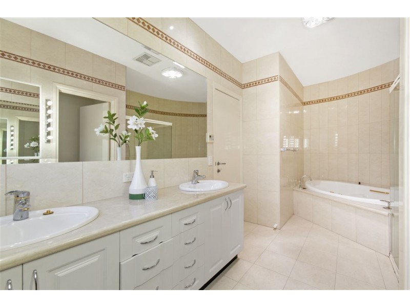 25 Aurisch Avenue, Glen Waverley VIC 3150