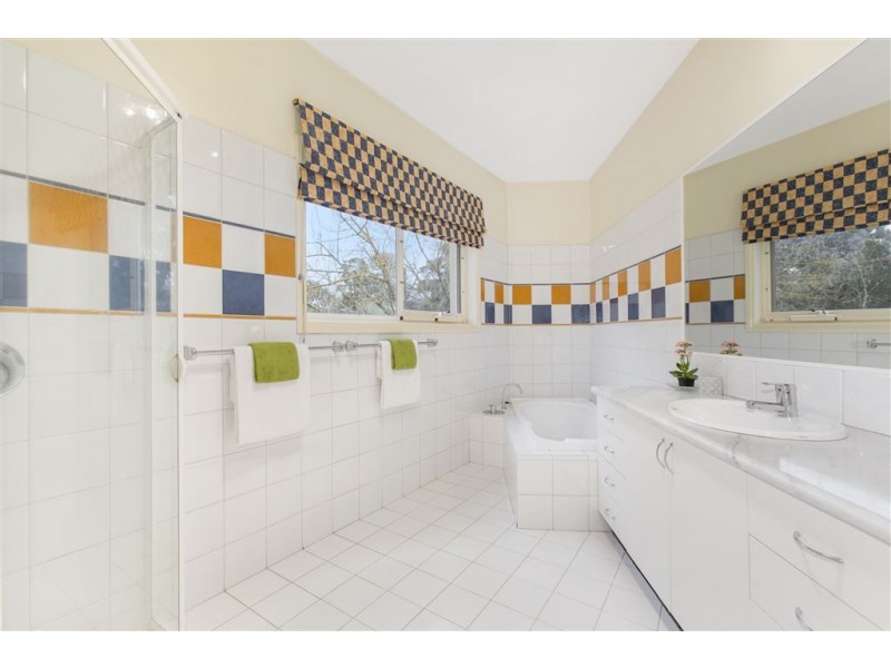 25 Aurisch Avenue, Glen Waverley VIC 3150