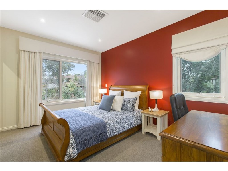 25 Aurisch Avenue, Glen Waverley VIC 3150