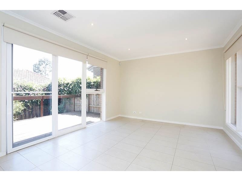17 Wilson Road, Glen Waverley VIC 3150