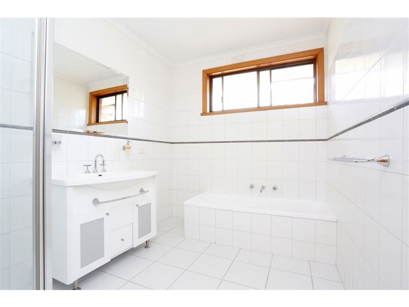 33 Bluehills Avenue, Mount Waverley VIC 3149
