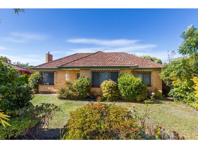 16 Panoramic Grove, Glen Waverley VIC 3150
