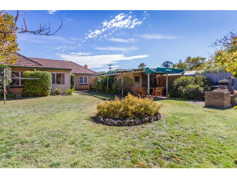 16 Panoramic Grove, Glen Waverley VIC 3150