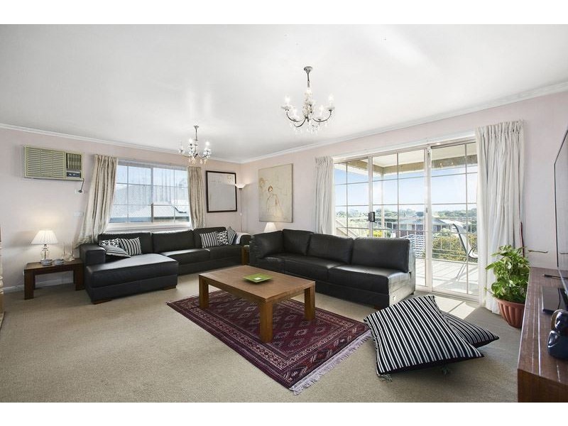 1 Holly Green Drive, Wheelers Hill VIC 3150