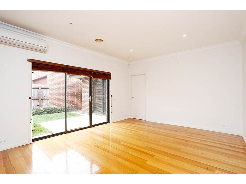 4/2 Montpellier Road, Burwood VIC 3125