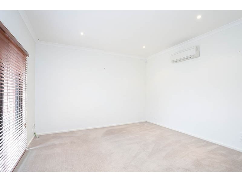 4/2 Montpellier Road, Burwood VIC 3125
